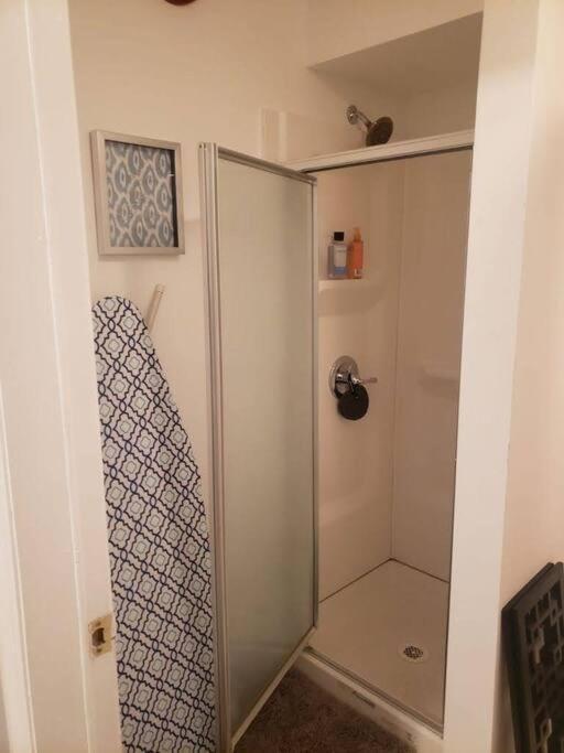 Entire 2-Bed Private Apt - Ewr/Nyc/Outlet Mall Newark Exteriér fotografie