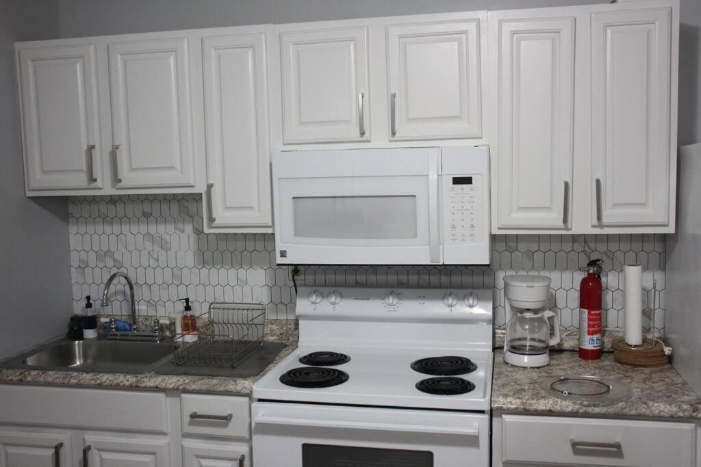 Entire 2-Bed Private Apt - Ewr/Nyc/Outlet Mall Newark Exteriér fotografie